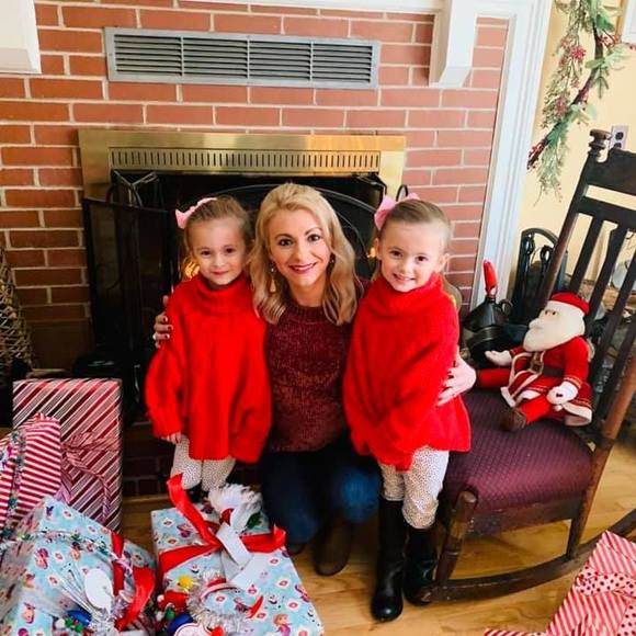 Meet your Posher, Jenn - Picture 1 of 1